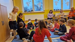 Przedszkolaczki na lekcji języka polskiego